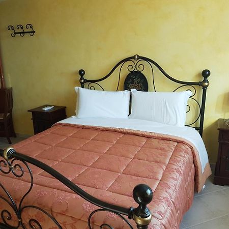 Le Tre Rose Hotel Bono  Exterior photo