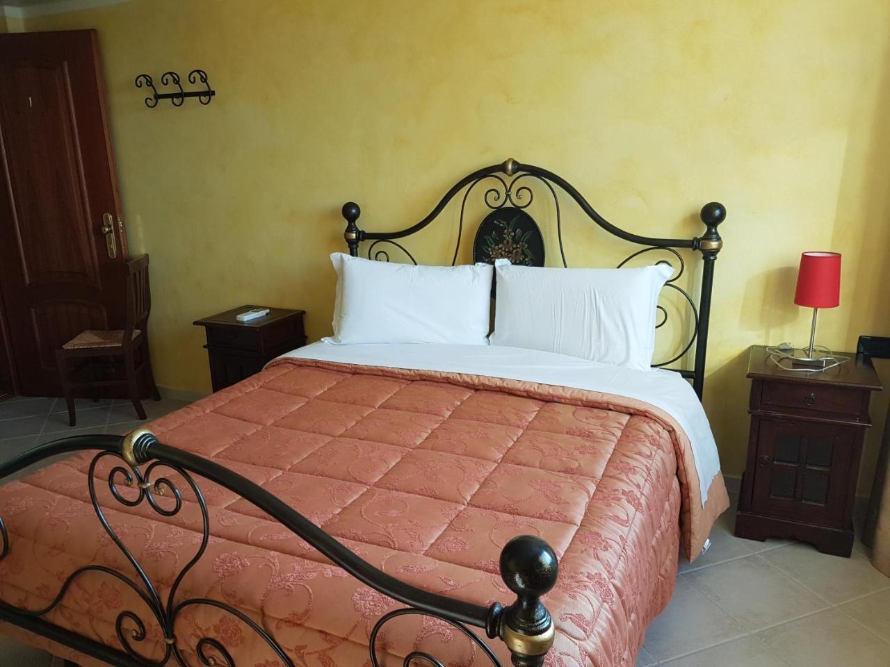 Le Tre Rose Hotel Bono  Exterior photo