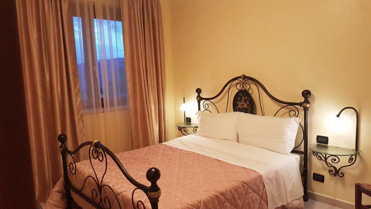 Le Tre Rose Hotel Bono  Exterior photo